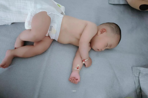 甘肃怀孕多久会显肚子